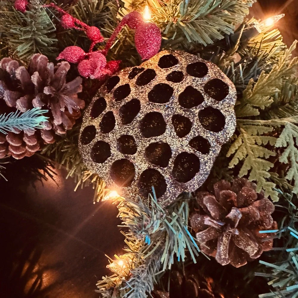 New Festive Pinecone faux Holiday Wreath with Lights 24”